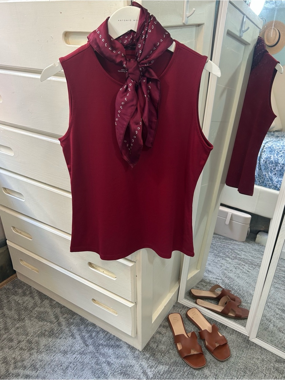 Adrienne Vittadini Deep Red Wine Sleeveless Stretch Knit Shell Layer Tank✨